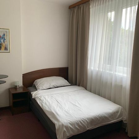 Hotel-Pension Kamyk プラハ エクステリア 写真