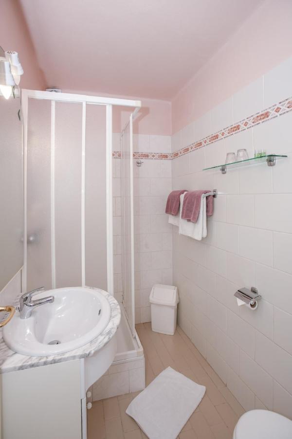 Hotel-Pension Kamyk プラハ エクステリア 写真