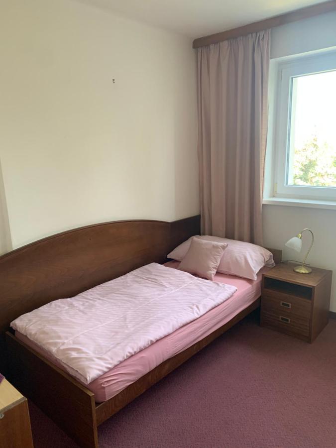 Hotel-Pension Kamyk プラハ エクステリア 写真