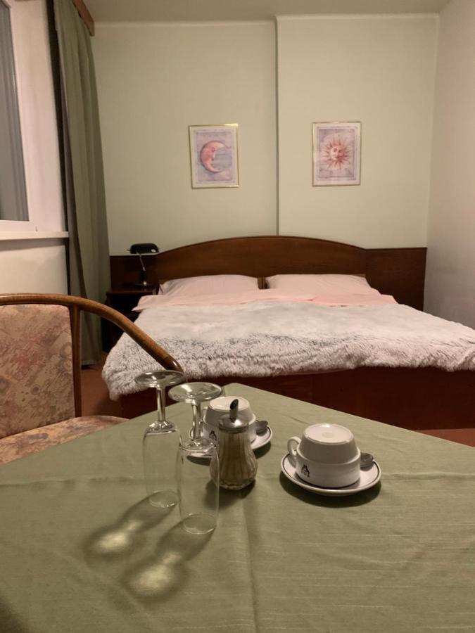 Hotel-Pension Kamyk プラハ エクステリア 写真