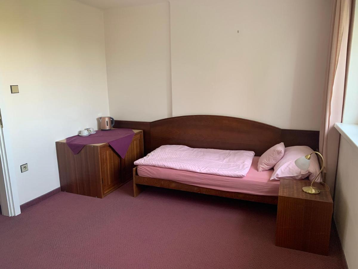 Hotel-Pension Kamyk プラハ エクステリア 写真