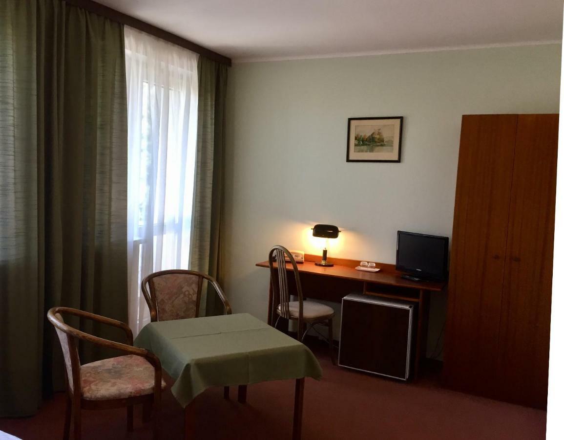 Hotel-Pension Kamyk プラハ エクステリア 写真