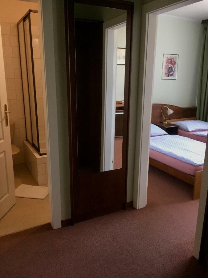 Hotel-Pension Kamyk プラハ エクステリア 写真