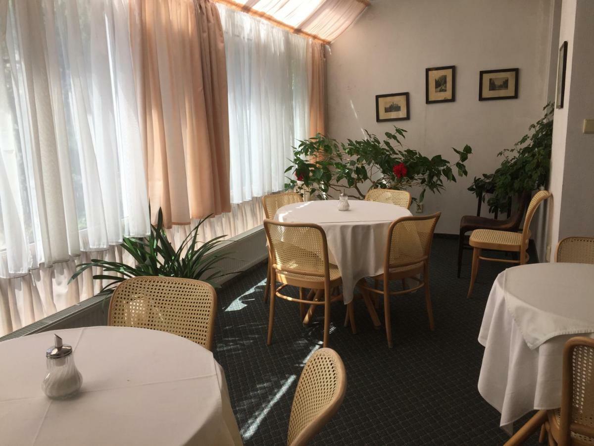 Hotel-Pension Kamyk プラハ エクステリア 写真