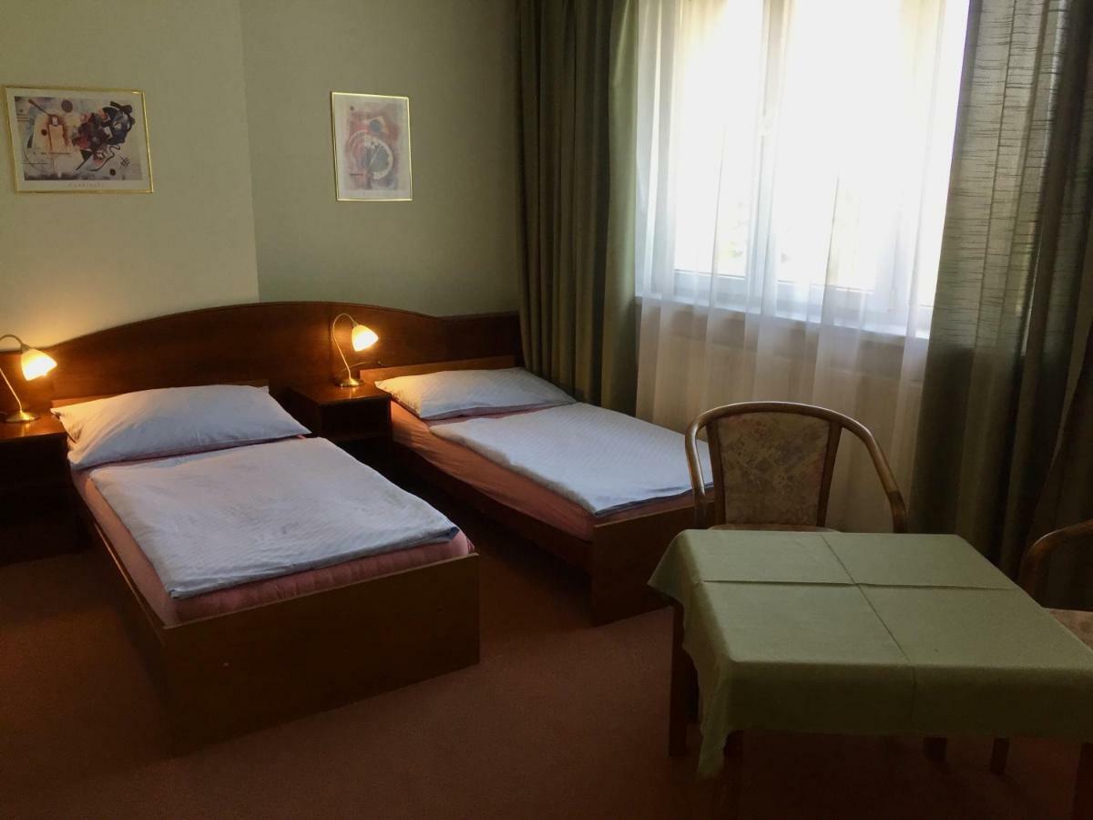 Hotel-Pension Kamyk プラハ エクステリア 写真
